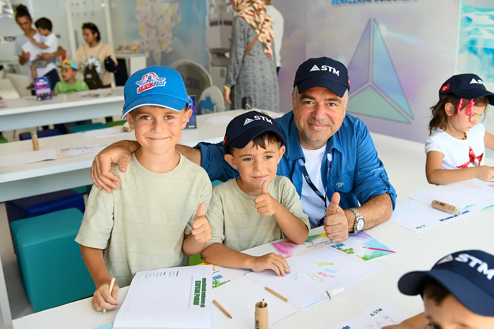 STM%20Genel%20M%C3%BCd%C3%BCr%C3%BC%20%C3%96zg%C3%BCr%20G%C3%BClery%C3%BCz%20Teknofest%20(2)