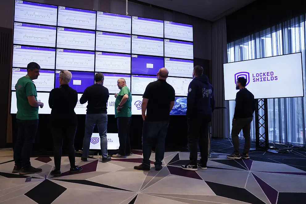 NATO%20loocked%20shileds%20tatbikat%C4%B1%20(1)